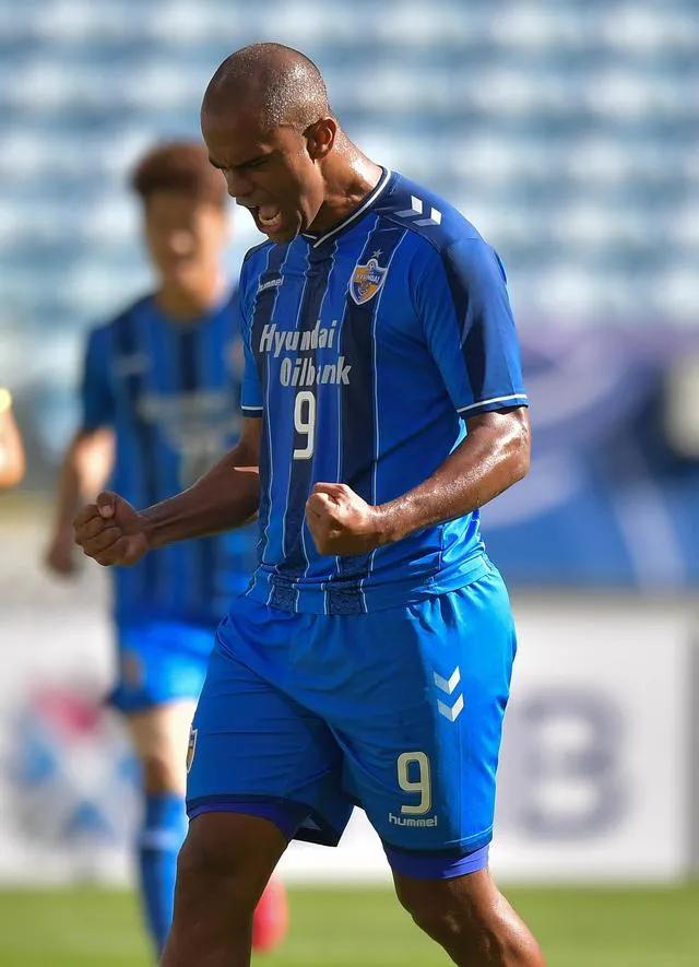 关于新奥尔良鹈鹕发布备战花絮，赛后防线松动，亚冠任务艰巨，团队化学反应显著的信息